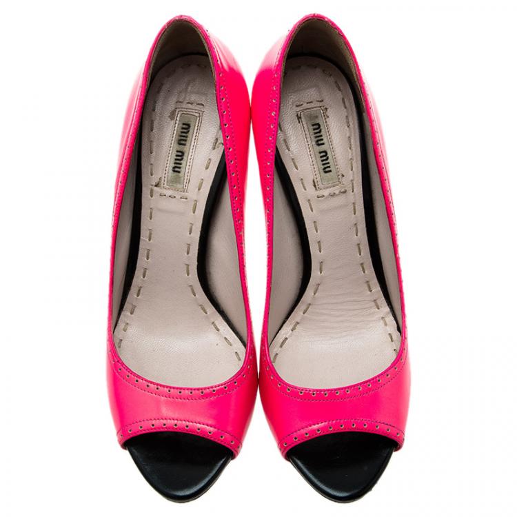 Pre Owned Miu Miu Pink and Black Leather Peep Toe Pumps Size 39