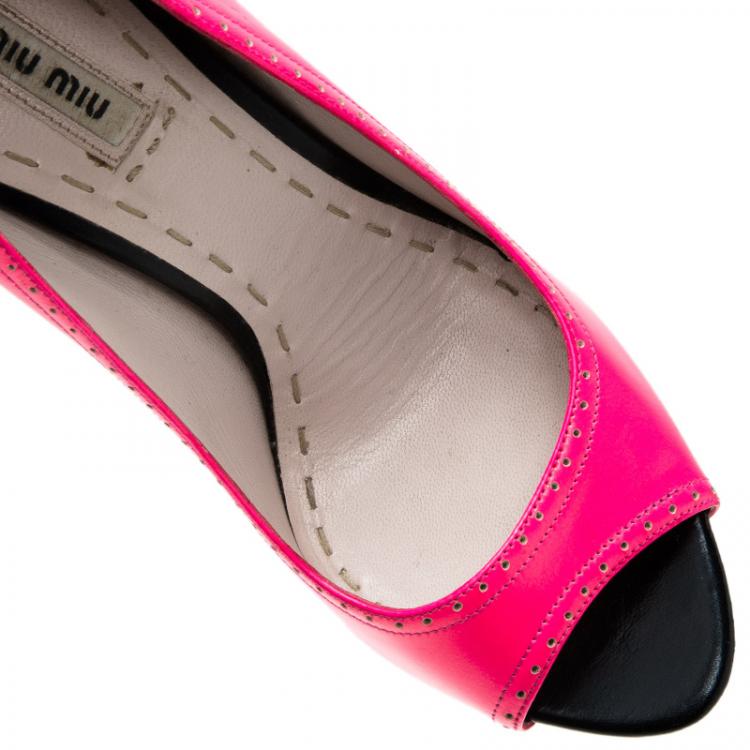 Pre Owned Miu Miu Pink and Black Leather Peep Toe Pumps Size 39