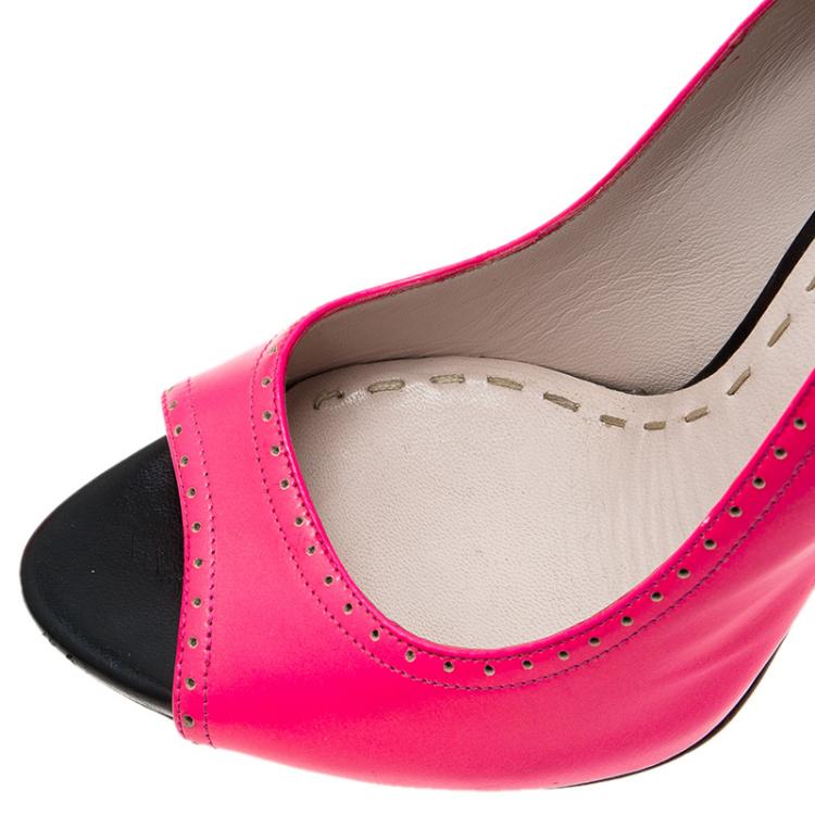 Pre Owned Miu Miu Pink and Black Leather Peep Toe Pumps Size 39