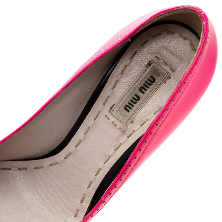 Pre Owned Miu Miu Pink and Black Leather Peep Toe Pumps Size 39