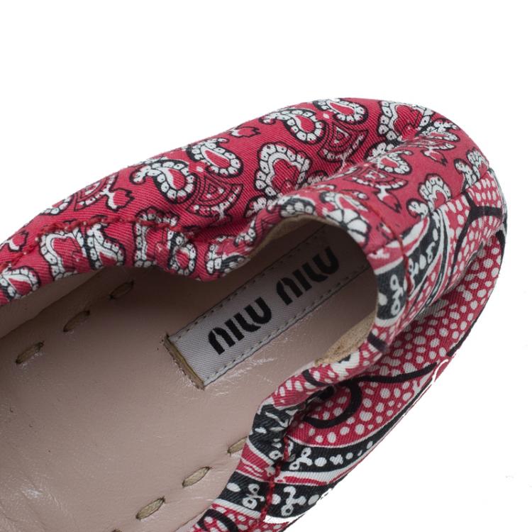 Pre Owned Miu Miu Red Floral Print Fabric Bow Ballet Flats Size 39