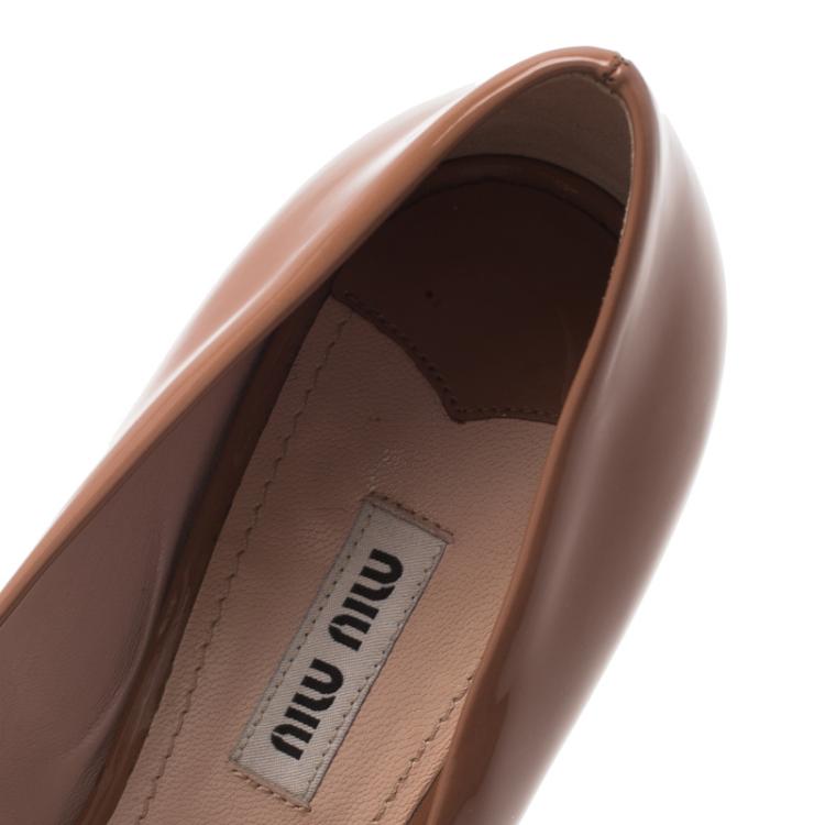 Pre Owned Miu Miu Beige Patent Crystal Embellished Pumps Size 37.5