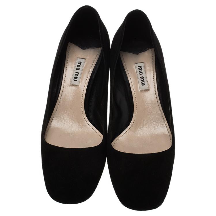 مملوكة مسبقًا Miu Miu Black Suede Crystal Block Heel Pumps Size 39
