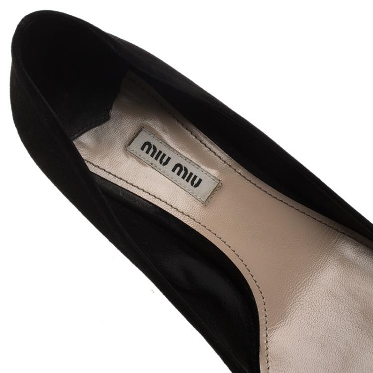 مملوكة مسبقًا Miu Miu Black Suede Crystal Block Heel Pumps Size 39