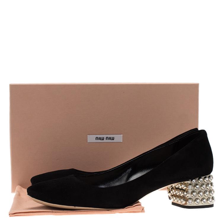 مملوكة مسبقًا Miu Miu Black Suede Crystal Block Heel Pumps Size 39