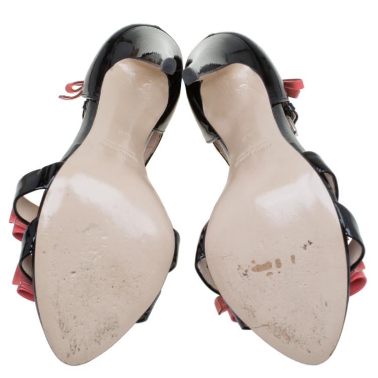 مملوكة مسبقًا Miu Miu Pink and Black Patent Bow Mary Jane Sandals Size 36