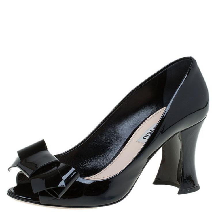 مملوكة مسبقًا Miu Miu Black Patent Bow Peep Toe Pumps Size 38.5