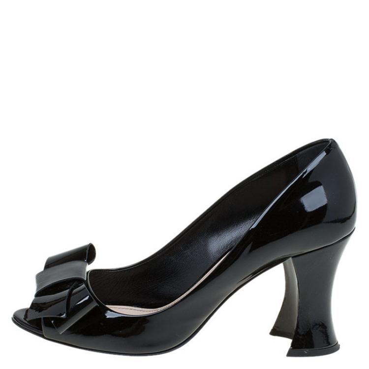 مملوكة مسبقًا Miu Miu Black Patent Bow Peep Toe Pumps Size 38.5