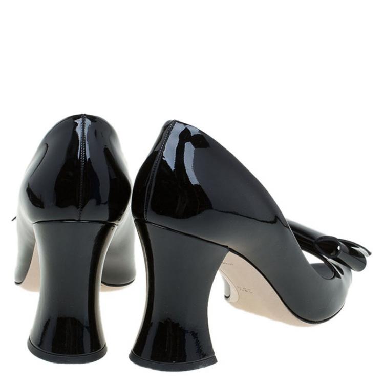 مملوكة مسبقًا Miu Miu Black Patent Bow Peep Toe Pumps Size 38.5