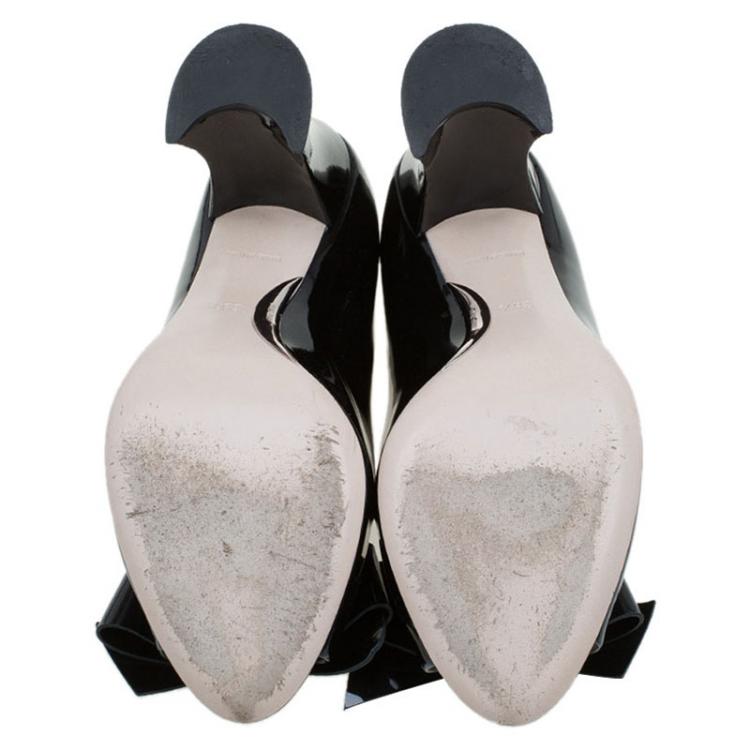 مملوكة مسبقًا Miu Miu Black Patent Bow Peep Toe Pumps Size 38.5