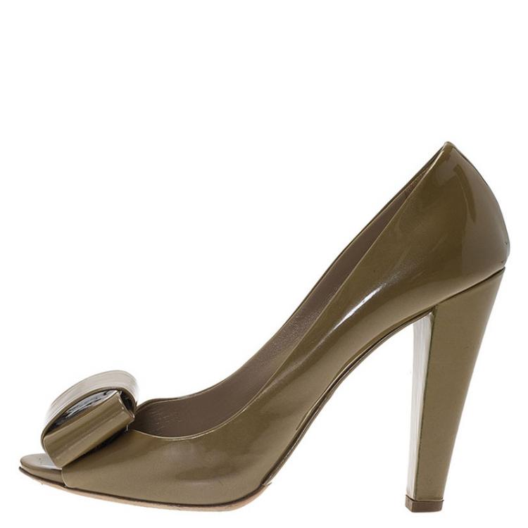 Pre Owned Miu Miu Olive Patent Leather Bow Peep Toe Pumps Size 38