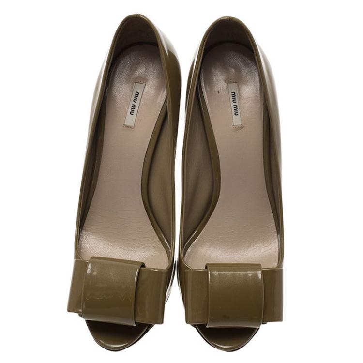 Pre Owned Miu Miu Olive Patent Leather Bow Peep Toe Pumps Size 38