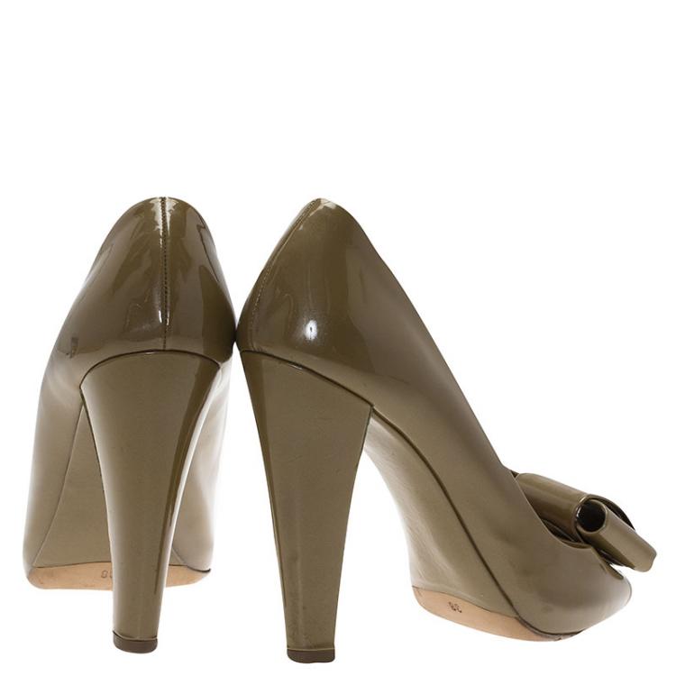 Pre Owned Miu Miu Olive Patent Leather Bow Peep Toe Pumps Size 38