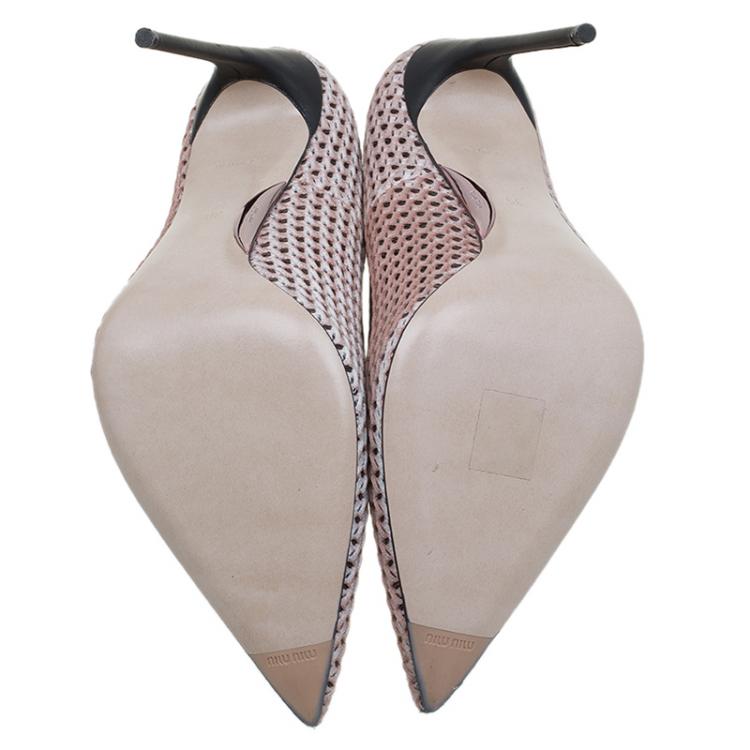 مملوكة مسبقًا Miu Miu Pale Pink Mesh Pointed Toe Pumps Size 39
