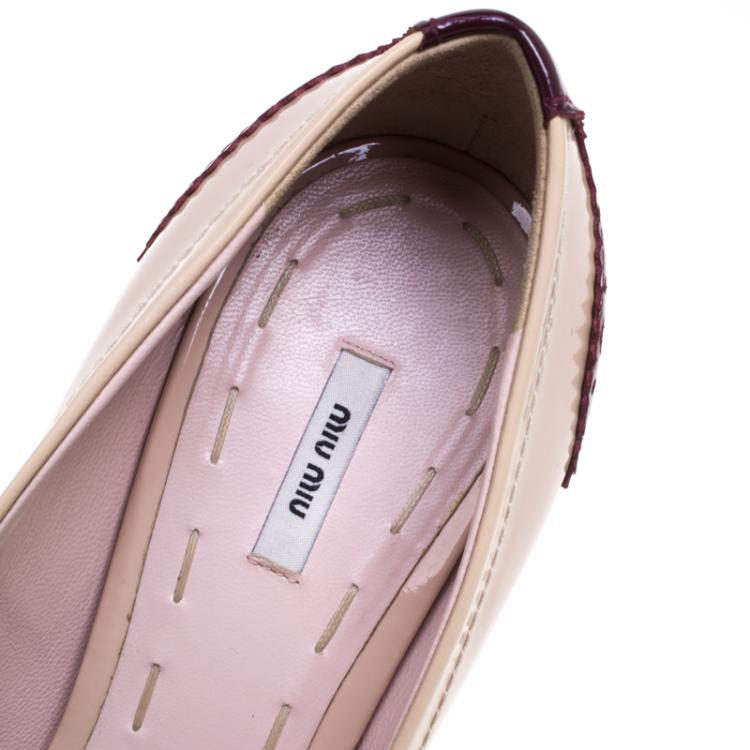 Pre Owned Miu Miu Beige and Burgundy Brogues Patent Spectator Bow Platform Pumps Size 38