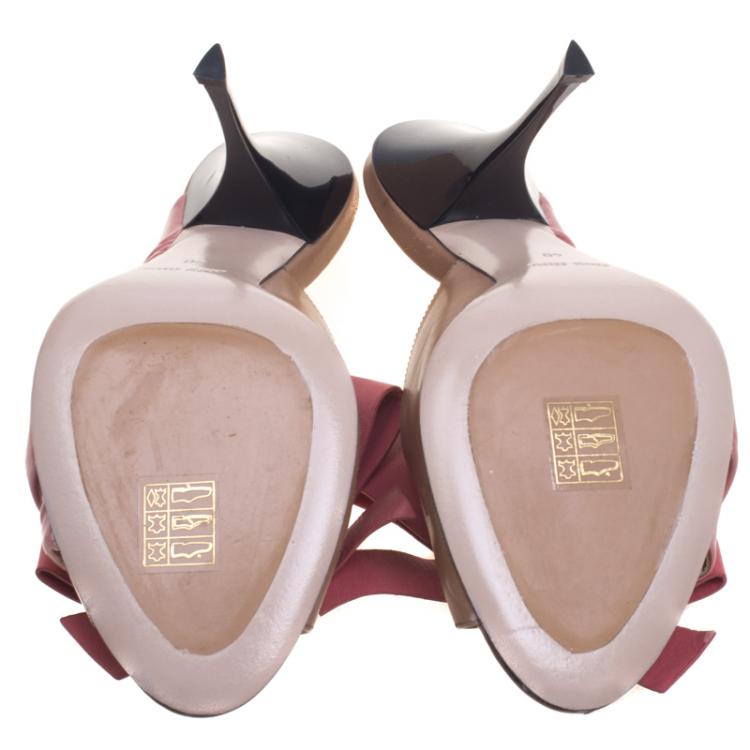مملوكة مسبقًا Miu Miu Pink And Beige Ruched Patent Leather Bow Embellished Mules Size 40