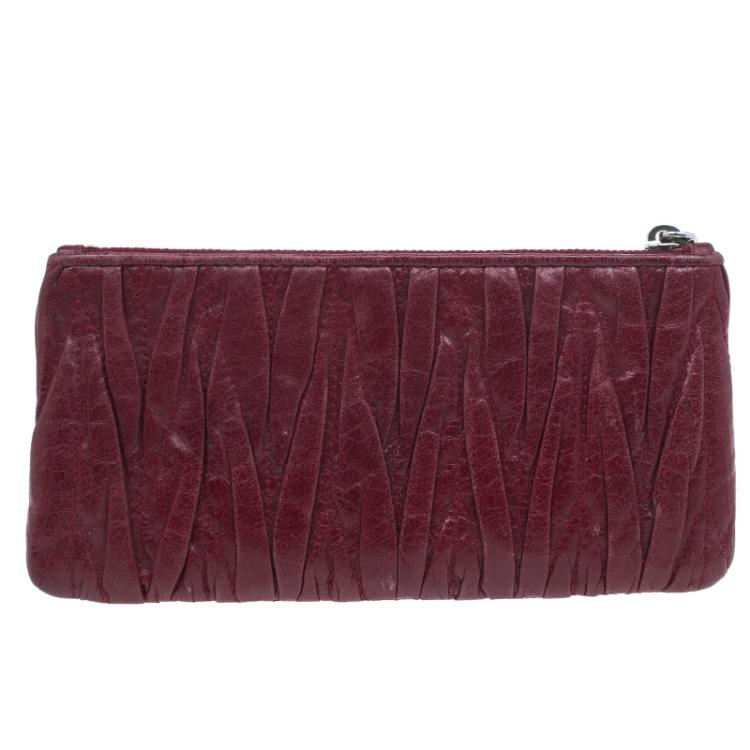 Pre Owned Miu Miu Red Matelasse Leather Wallet