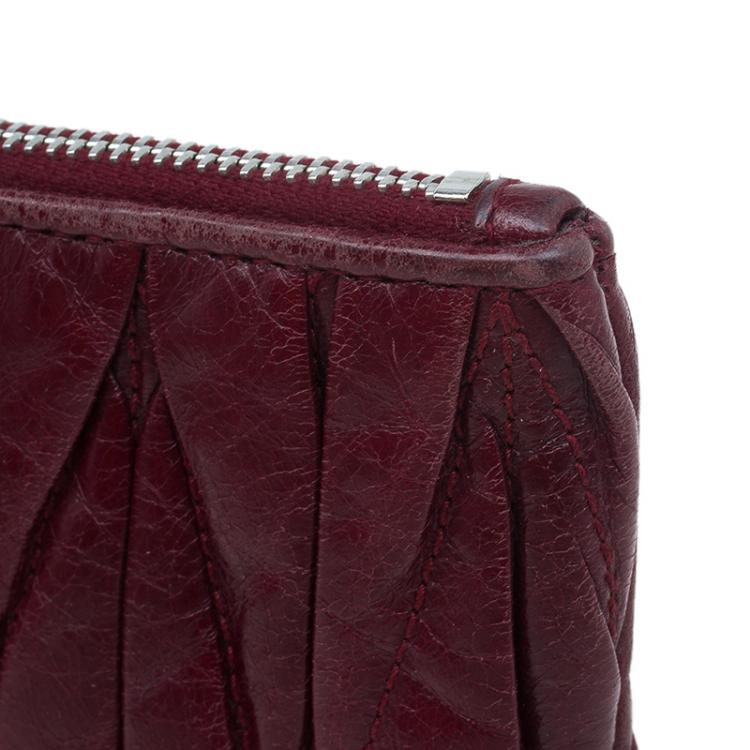 Pre Owned Miu Miu Red Matelasse Leather Wallet