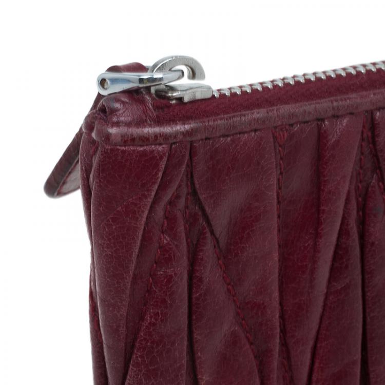 Pre Owned Miu Miu Red Matelasse Leather Wallet