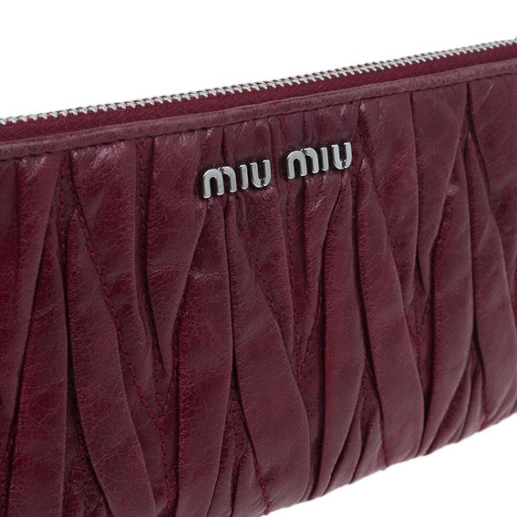 Pre Owned Miu Miu Red Matelasse Leather Wallet