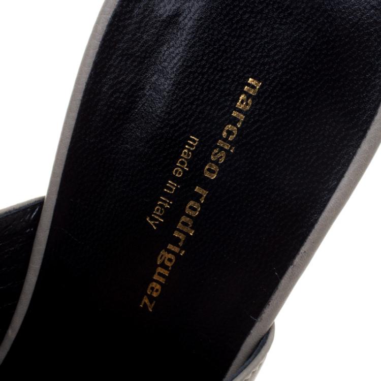 Pre Owned Narciso Rodriguez Grey Leather Peep Toe Clogs Size 37.5