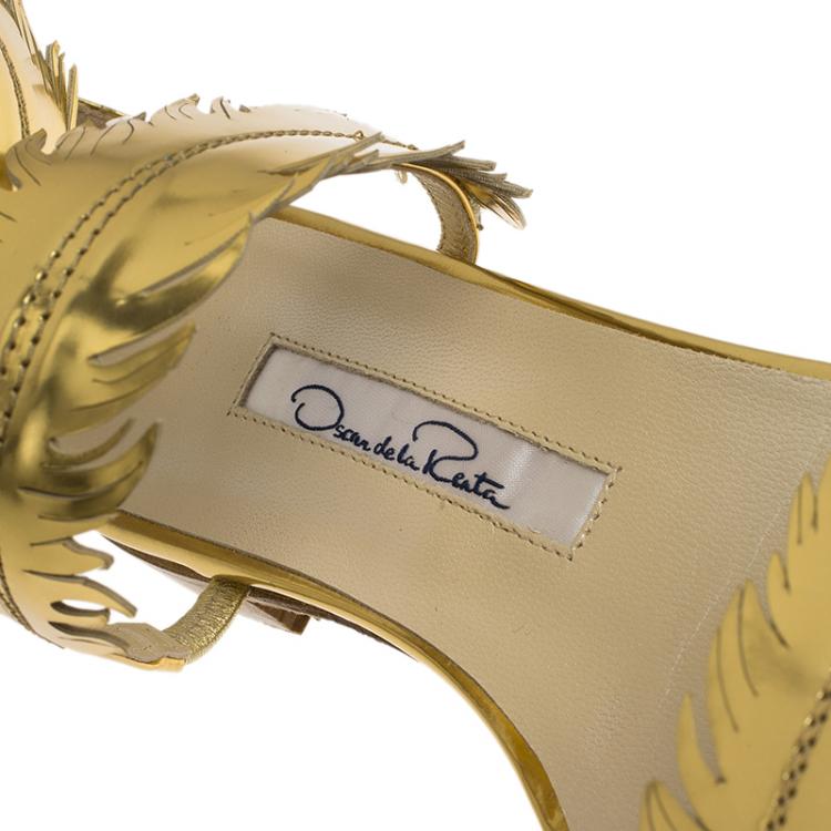 Pre Owned Oscar De La Renta Gold Metallic Leather Abigail Feather Sandals Size 39.5