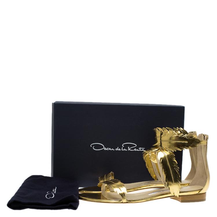 Pre Owned Oscar De La Renta Gold Metallic Leather Abigail Feather Sandals Size 39.5