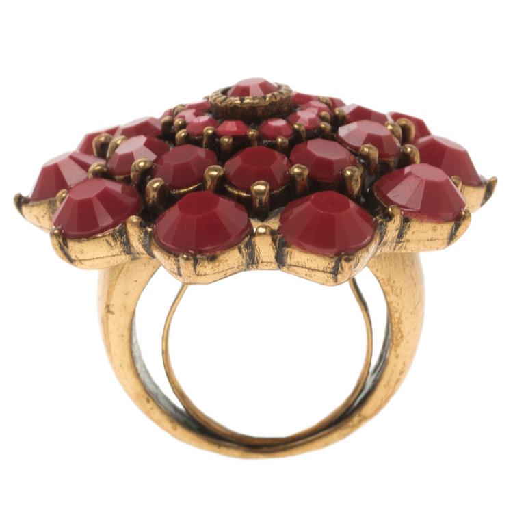 مملوكة مسبقًا Oscar de la Renta Red Resin Flower Dome Ring Size 54.5