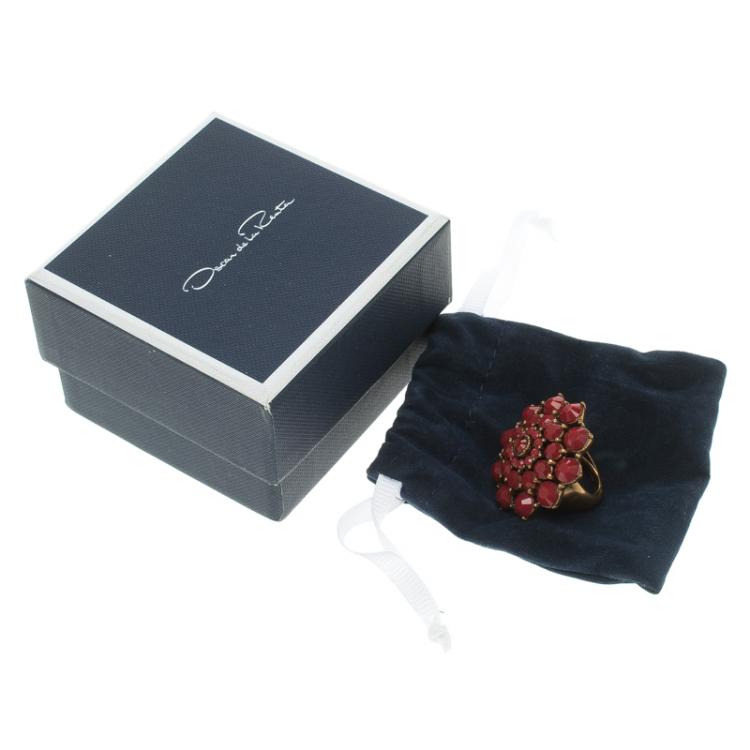 مملوكة مسبقًا Oscar de la Renta Red Resin Flower Dome Ring Size 54.5
