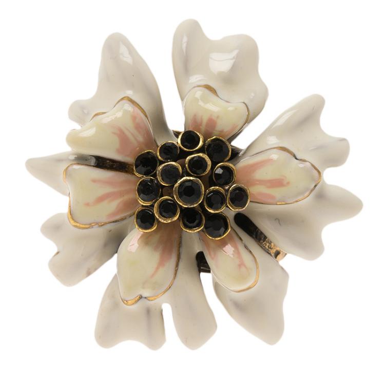 Pre Owned Oscar de la Renta White Enamel Black Crystals Carnation Flower Gold Tone Ring Size 56