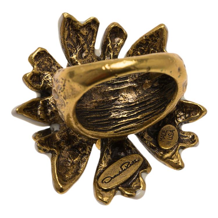 Pre Owned Oscar de la Renta White Enamel Black Crystals Carnation Flower Gold Tone Ring Size 56
