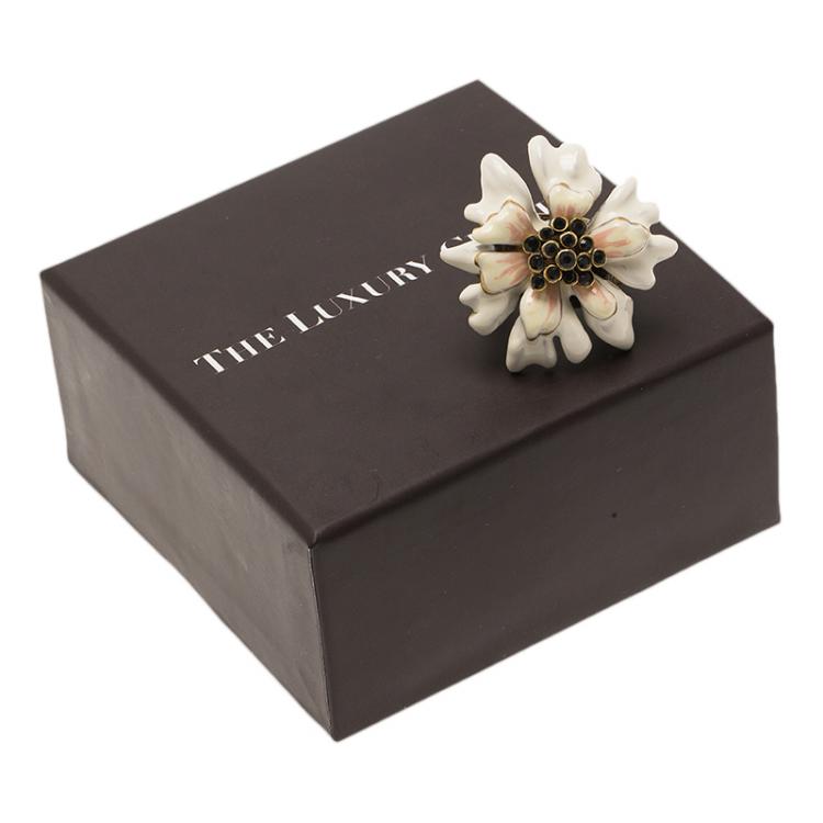 Pre Owned Oscar de la Renta White Enamel Black Crystals Carnation Flower Gold Tone Ring Size 56