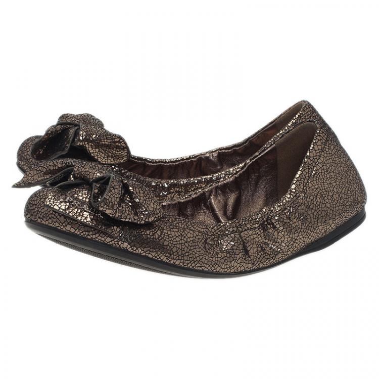 مملوكة مسبقًا Prada Sport Bronze Texture Leather Bow Ballet Flats Size 35.5