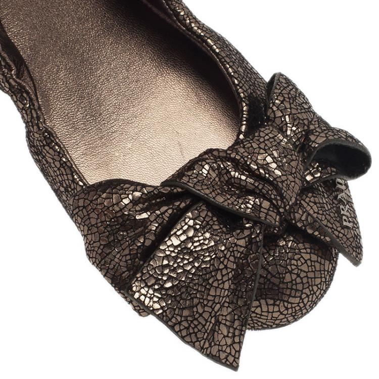 مملوكة مسبقًا Prada Sport Bronze Texture Leather Bow Ballet Flats Size 35.5