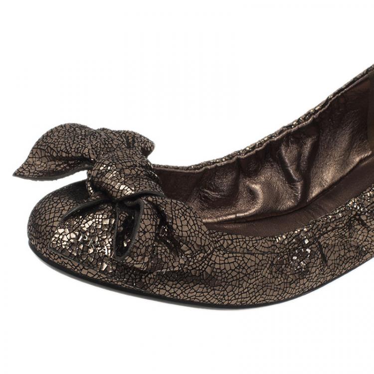 مملوكة مسبقًا Prada Sport Bronze Texture Leather Bow Ballet Flats Size 35.5