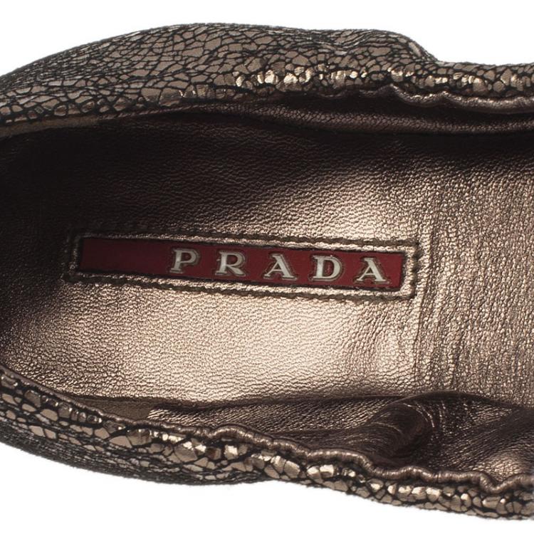 مملوكة مسبقًا Prada Sport Bronze Texture Leather Bow Ballet Flats Size 35.5