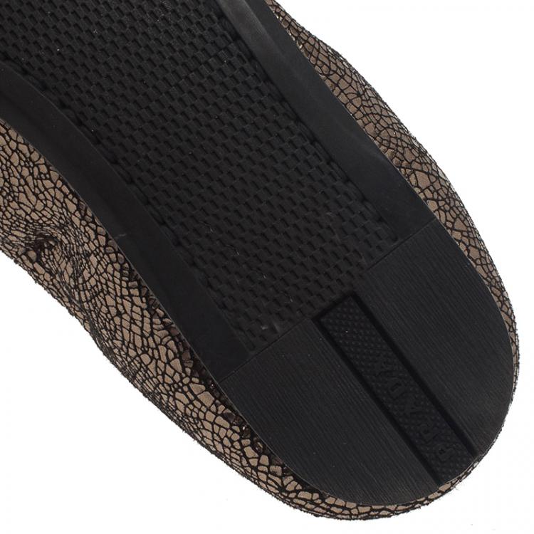 مملوكة مسبقًا Prada Sport Bronze Texture Leather Bow Ballet Flats Size 35.5