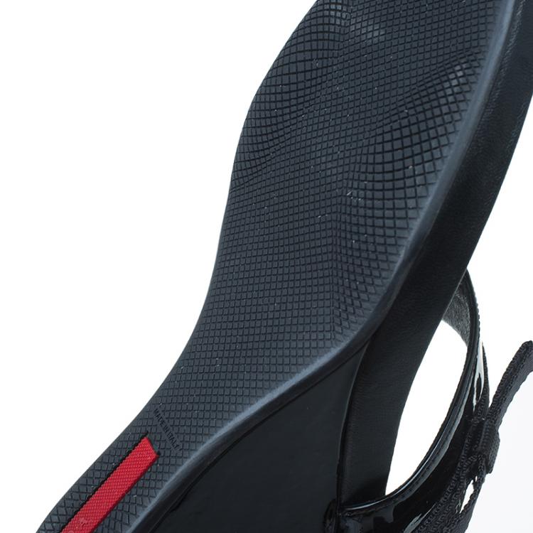 مملوكة مسبقًا Prada Sport Black Patent Leather Thong Wedge Sandals Size 40