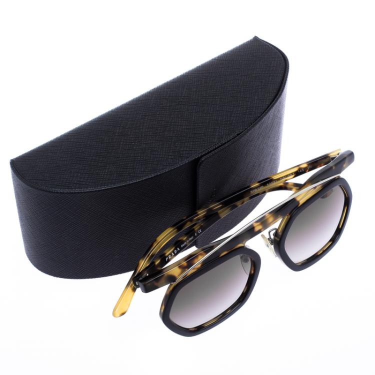 مملوكة مسبقًا Prada Brown Tortoise SPR 02P Shell Frame Sunglasses
