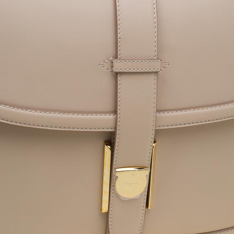 Pre Owned Salvatore Ferragamo Beige Leather Elly Shoulder Bag