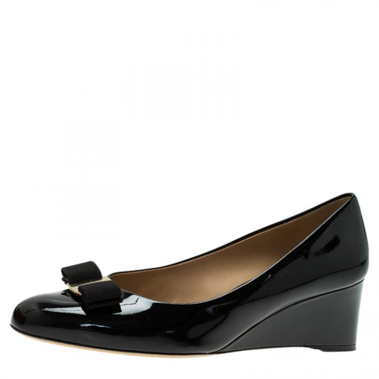 Salvatore Ferragamo Black Patent Vara Bow Wedge Pumps Size