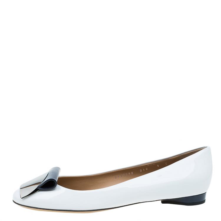 Pre Owned Salvatore Ferragamo White Patent Metal Plaque Ballet Flats Size 39.5