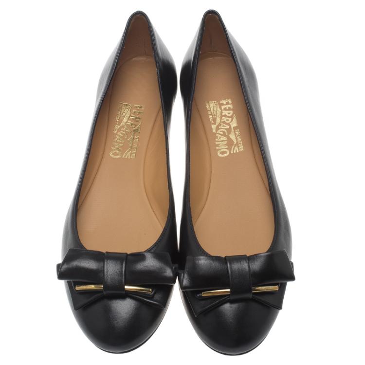 مملوكة مسبقًا Salvatore Ferragamo Black Leather Rubia Ballet Flats Size 40.5