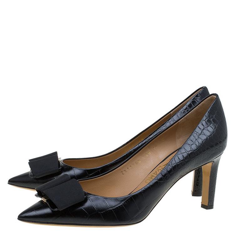Pre Owned Salvatore Ferragamo Black Croc Embossed Leather Mimi Bow Pumps Size 40.5