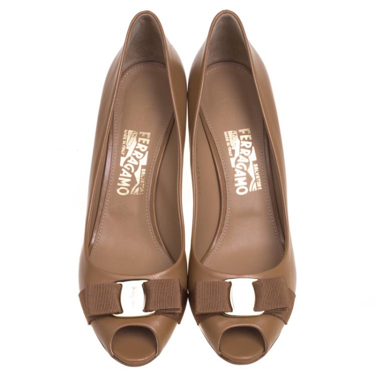 Pre Owned Salvatore Ferragamo Beige Leather Pola Vara Bow Peep Toe Pumps Size 41
