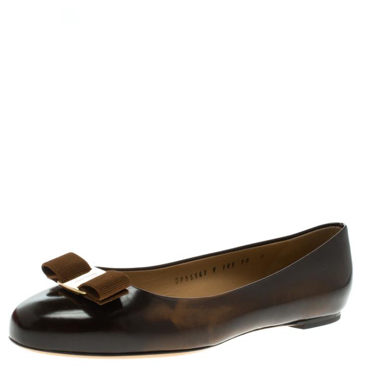 مملوكة مسبقًا Salvatore Ferragamo Two Tone Brown Leather Varina Ballet Flats Size 40.5