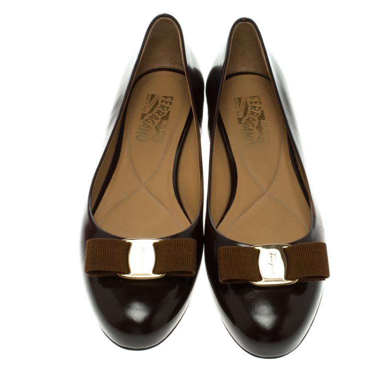 مملوكة مسبقًا Salvatore Ferragamo Two Tone Brown Leather Varina Ballet Flats Size 40.5