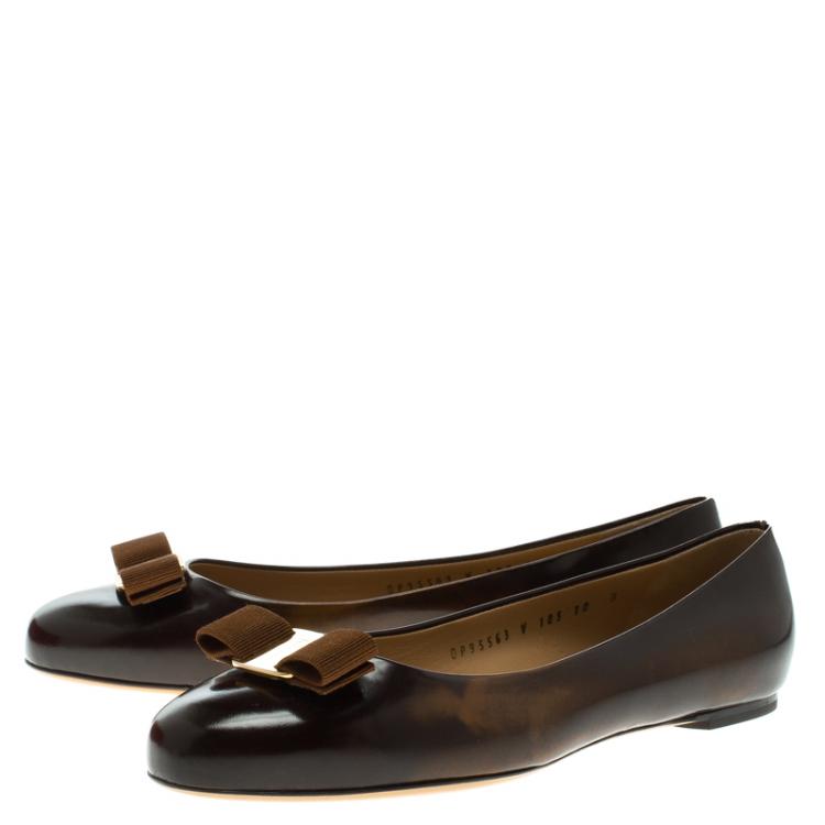 مملوكة مسبقًا Salvatore Ferragamo Two Tone Brown Leather Varina Ballet Flats Size 40.5