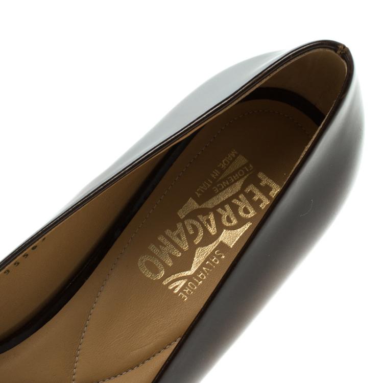 مملوكة مسبقًا Salvatore Ferragamo Two Tone Brown Leather Varina Ballet Flats Size 40.5