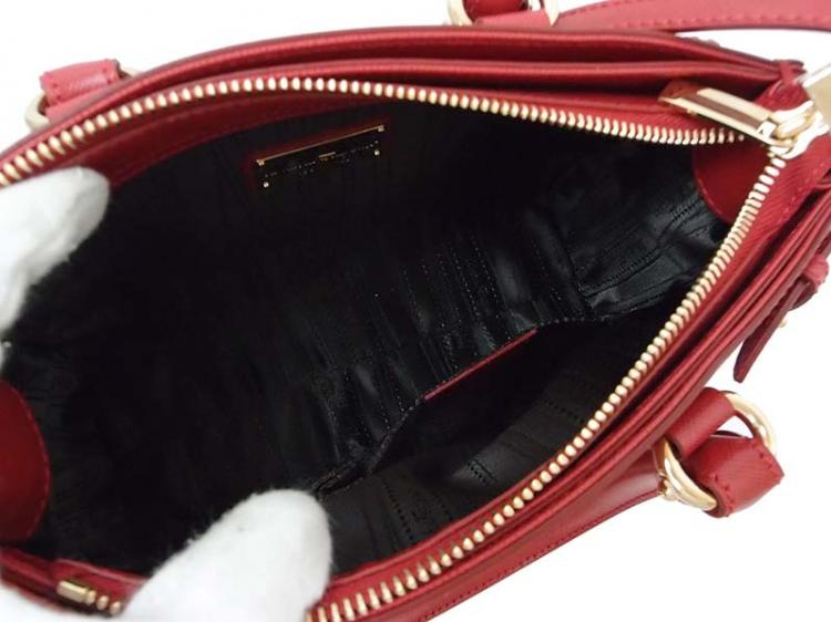 Pre Owned Salvatore Ferragamo Red Saffiano Leather Small Batik Tote